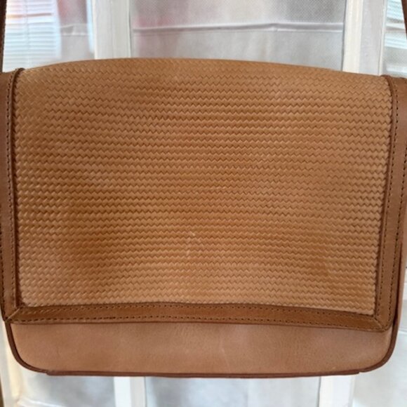 Nisolo Clara Crossbody Bag in Almond (NWOT) - Picture 2 of 5